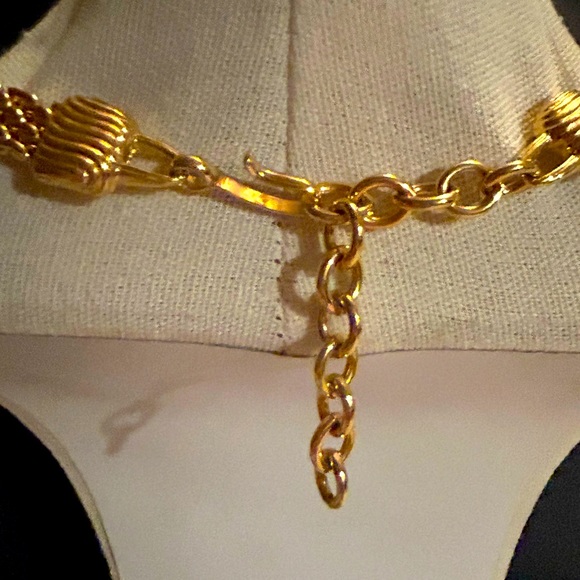 Perfect Monet gold plated choker circa 50’s 60’s Vintage Shepherds hook clasp. - Picture 4 of 9